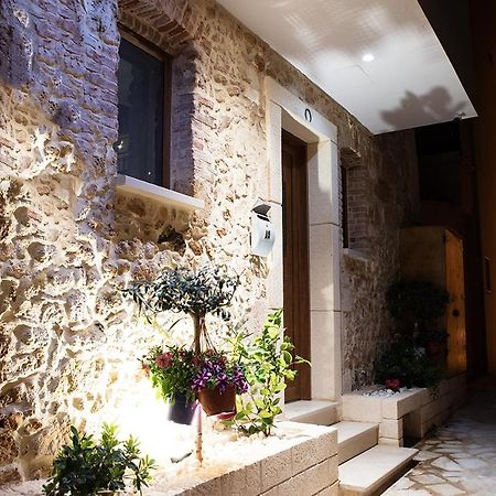 Edward Luxury Suites Chrissi Akti Chania Exterior foto