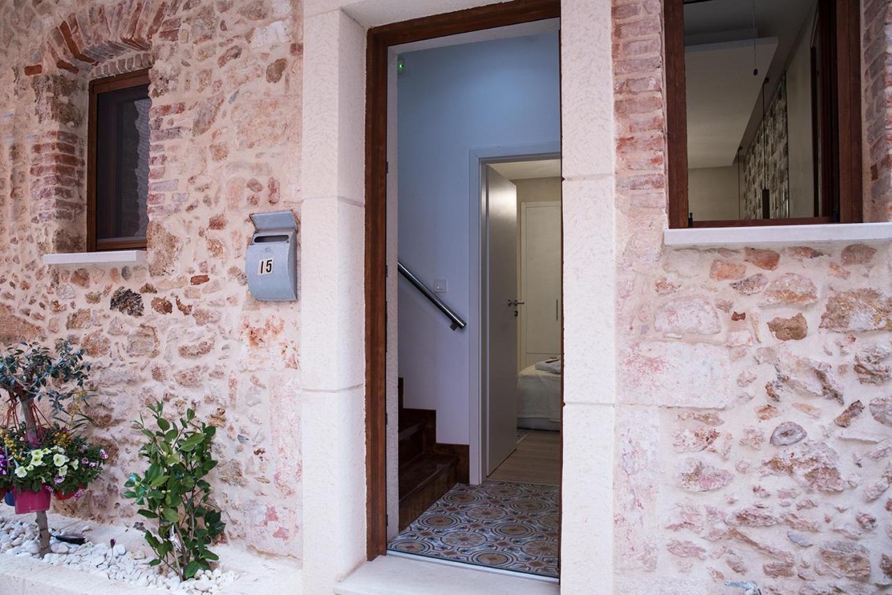 Edward Luxury Suites Chrissi Akti Chania Exterior foto