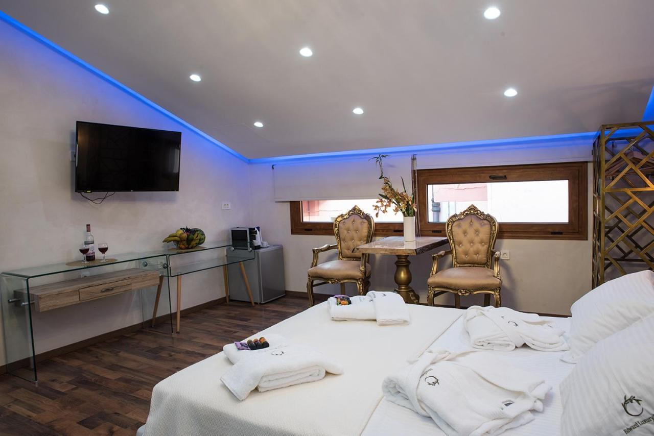 Edward Luxury Suites Chrissi Akti Chania Exterior foto
