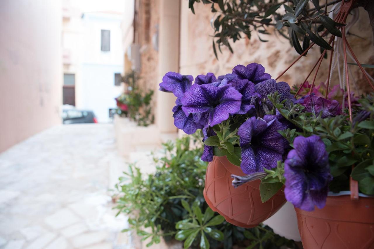 Edward Luxury Suites Chrissi Akti Chania Exterior foto