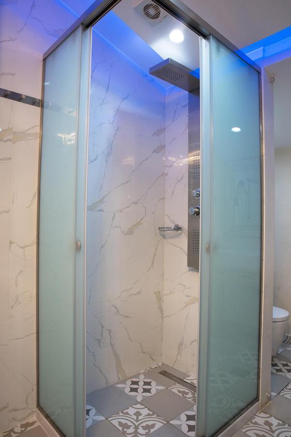 Edward Luxury Suites Chrissi Akti Chania Exterior foto
