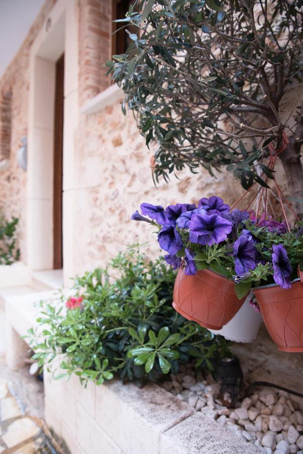 Edward Luxury Suites Chrissi Akti Chania Exterior foto