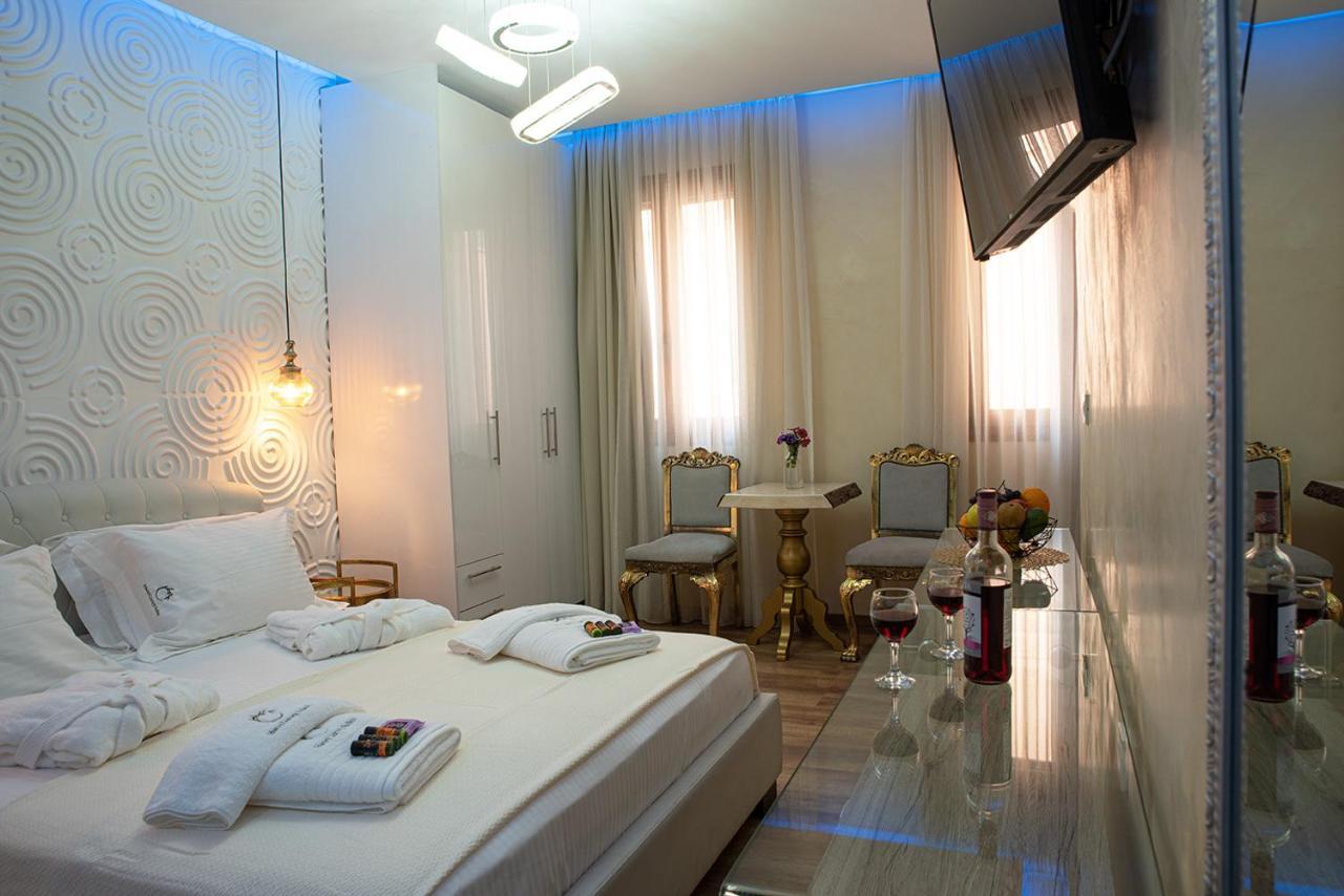 Edward Luxury Suites Chrissi Akti Chania Exterior foto