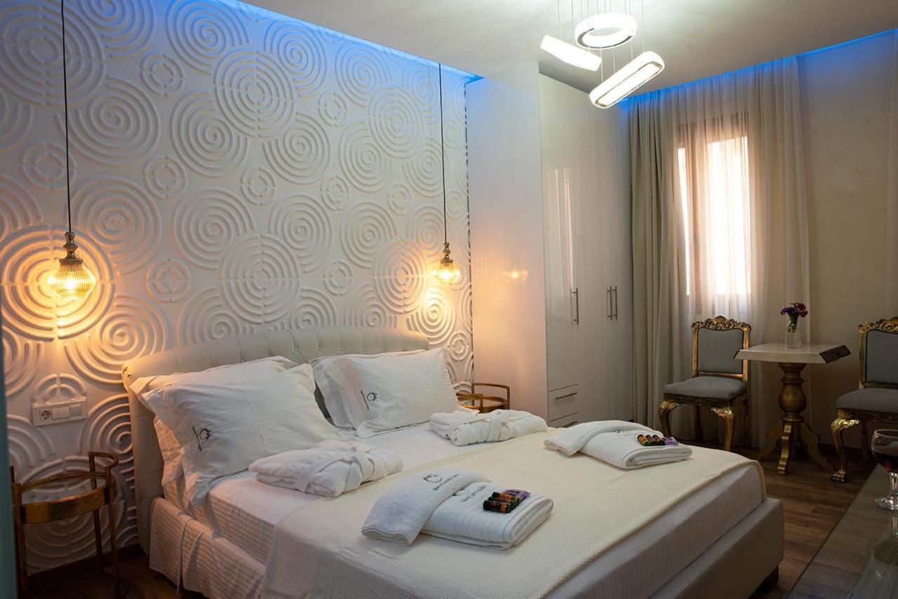 Edward Luxury Suites Chrissi Akti Chania Exterior foto