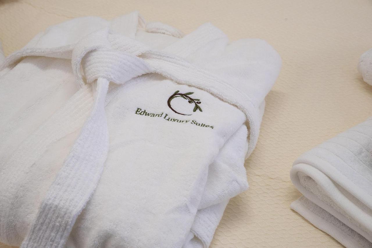 Edward Luxury Suites Chrissi Akti Chania Exterior foto