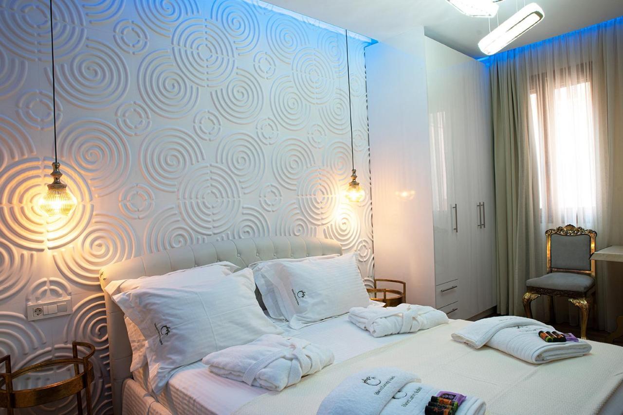 Edward Luxury Suites Chrissi Akti Chania Exterior foto