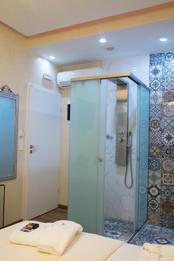 Edward Luxury Suites Chrissi Akti Chania Exterior foto