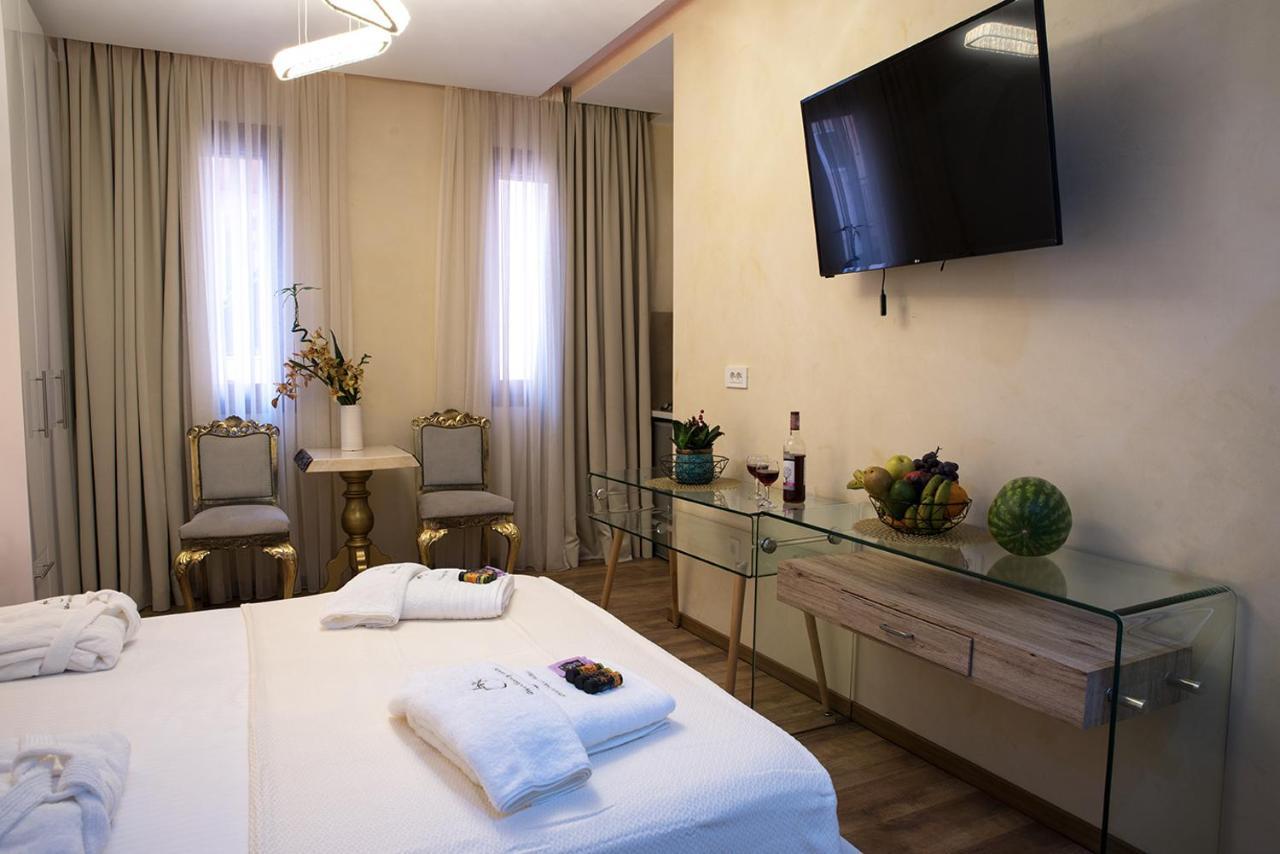 Edward Luxury Suites Chrissi Akti Chania Exterior foto