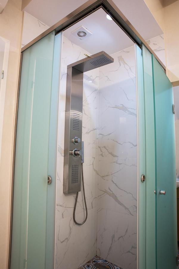 Edward Luxury Suites Chrissi Akti Chania Exterior foto