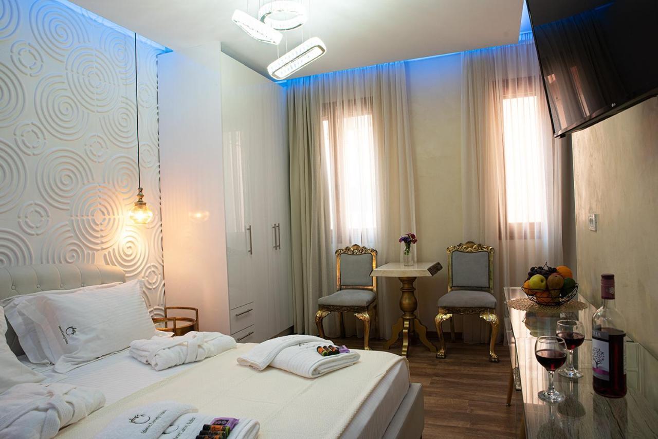 Edward Luxury Suites Chrissi Akti Chania Exterior foto