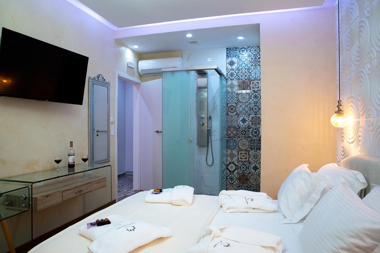 Edward Luxury Suites Chrissi Akti Chania Exterior foto